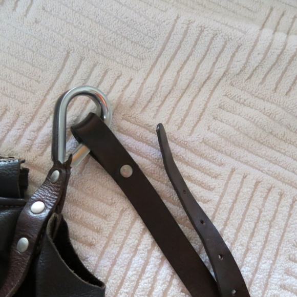 Dean. B29 Zip-top, stainless thimble Crossbody Leather Bag in Brown - Picture 6 of 10